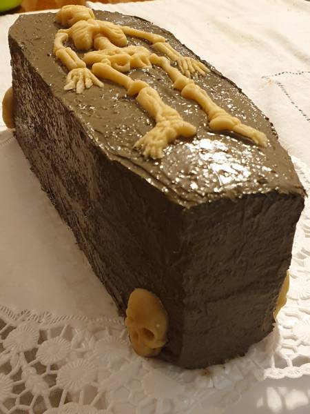 Skelett auf Dobosch Torte Skelett auf Dobosch Torte