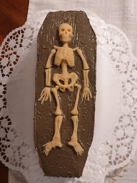 Skelett auf Dobosch Torte Skelett auf Dobosch Torte